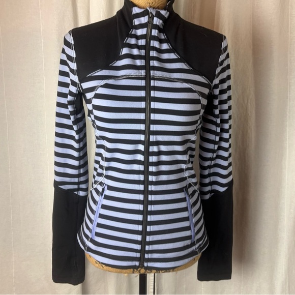 Lululemon Women’s 6 Black Sea Striped Polar Haze Purple Forme Zip Luon Jacket - Picture 3 of 9